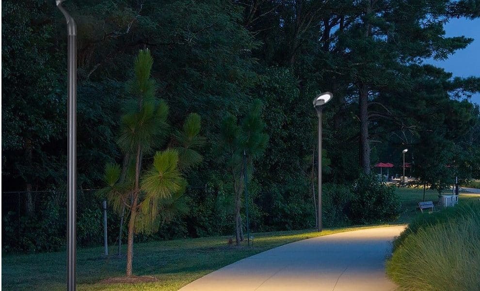 Comment les lampadaires solaires peuvent améliorer la sécurité dans les zones urbaines ?